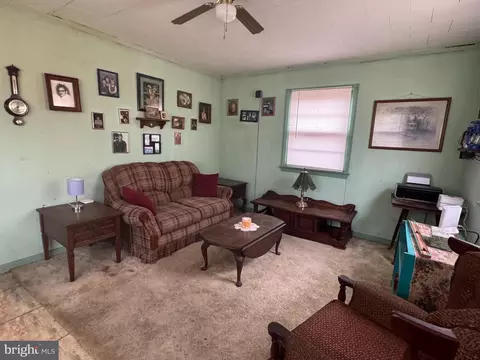 Living - 601 Atlantic Ave, Salisbury, MD 21804 photo 3 of 3