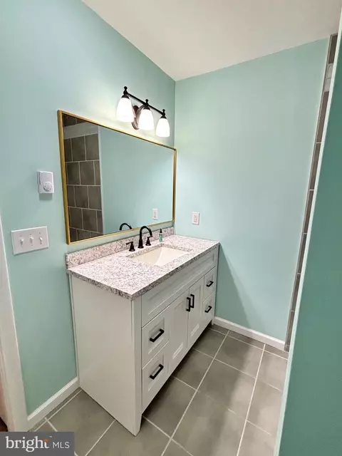 Bath - 7592 Buckman Ave, Salisbury, MD 21801 photo 2 of 3