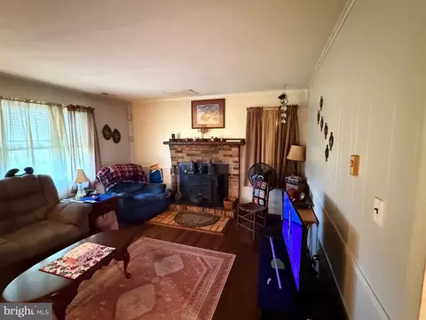Living - 7592 Green Lewis Rd, Willards, MD 21874 photo 2 of 2