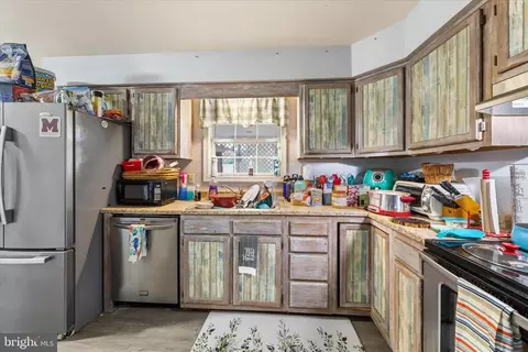 Kitchen - 219 Mildale Dr, Salisbury, MD 21804 photo 2 of 3