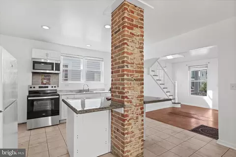 Entry Way - 302 Hazel Ave, Salisbury, MD 21801 photo 5 of 9