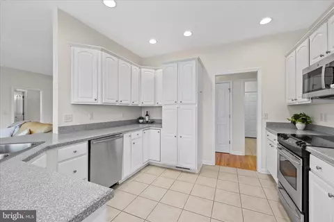 Kitchen - 202 Sandy Bottom Ct, Salisbury, MD 21804 photo 4 of 6