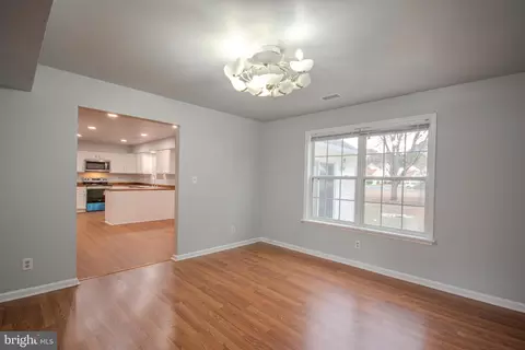 Living - 808 Upland Dr, Salisbury, MD 21801 photo 4 of 8