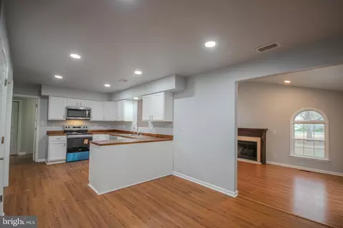 Entry Way - 808 Upland Dr, Salisbury, MD 21801 photo 2 of 7