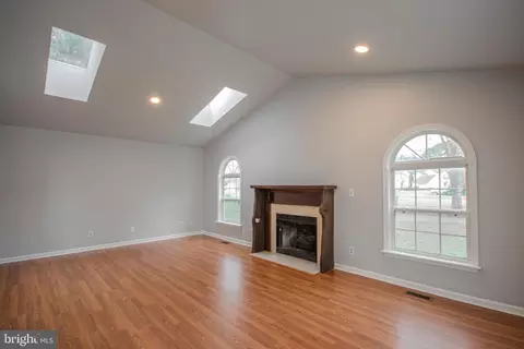 Living - 808 Upland Dr, Salisbury, MD 21801 photo 6 of 8