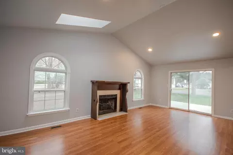 Living - 808 Upland Dr, Salisbury, MD 21801 photo 7 of 8