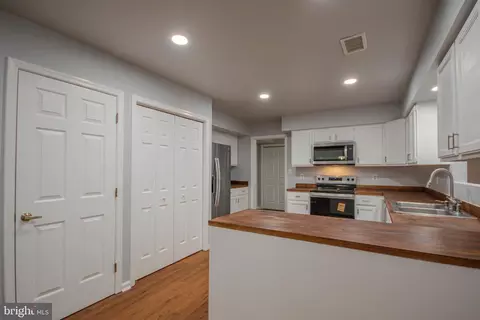 Entry Way - 808 Upland Dr, Salisbury, MD 21801 photo 3 of 7
