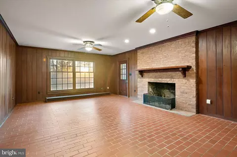 Living - 27980 Pemberton, Salisbury, MD 21801 photo 5 of 8