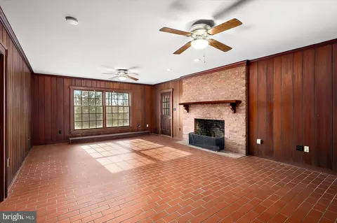 Living - 27980 Pemberton, Salisbury, MD 21801 photo 6 of 8