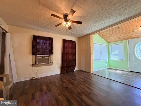 Living - 5934 Quantico Rd, Quantico, MD 21856 photo 2 of 3