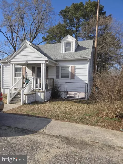 704 4th St, Sharptown, MD 21861