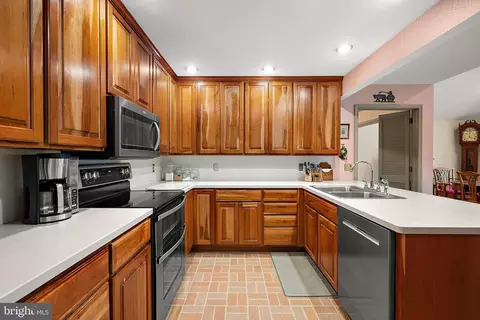Kitchen - 516 Indian Ln, Salisbury, MD 21801 photo 2 of 4