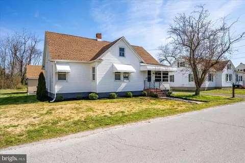 Exterior - 411 E Walnut St, Hebron, MD 21830 photo 2 of 10