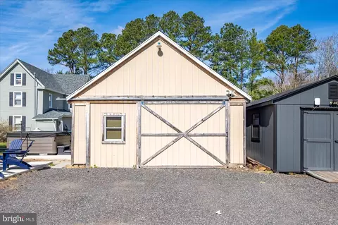 Exterior - 411 E Walnut St, Hebron, MD 21830 photo 6 of 10