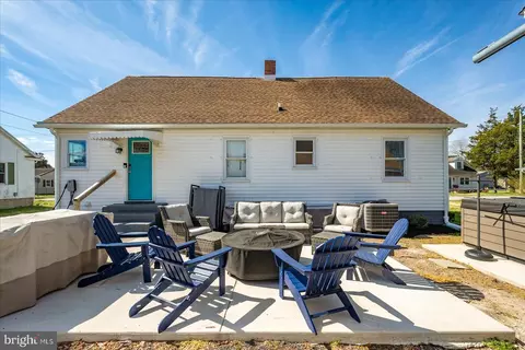Exterior - 411 E Walnut St, Hebron, MD 21830 photo 5 of 10