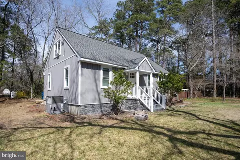 27504 Riverside Dr, Fruitland, MD 21826