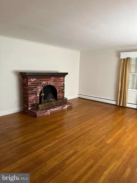 Living - 413 Pine Bluff Rd, Salisbury, MD 21801 photo 3 of 3