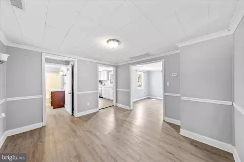Entry Way - 306 Atlantic Ave, Salisbury, MD 21804 photo 2 of 6