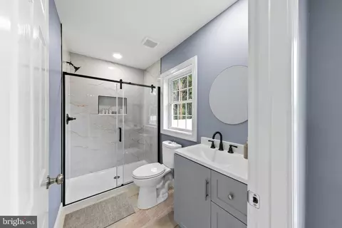 Bath - 703 East St, Delmar, MD 21875 photo 1 of 3