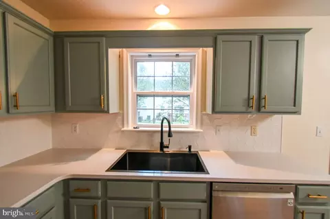 Kitchen - 1004 Granite Ct, Salisbury, MD 21804 photo 3 of 3