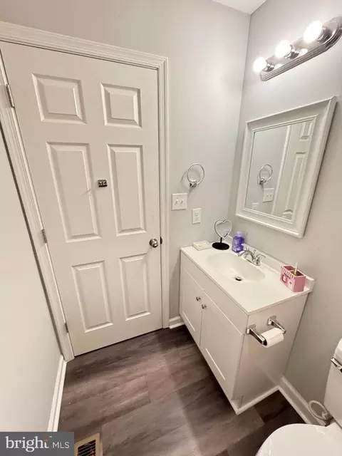 Bath - 717 Ebenezer Dr, Salisbury, MD 21801 photo 3 of 4