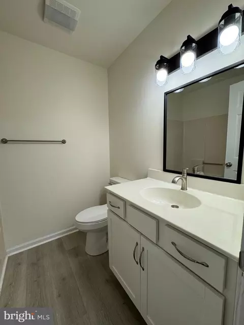 Bath - 723 Hemlock St, Salisbury, MD 21804 photo 3 of 4