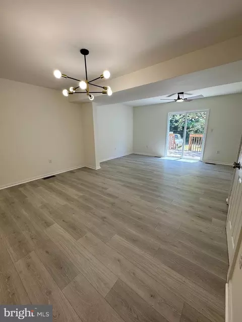 Living - 723 Hemlock St, Salisbury, MD 21804 photo 3 of 3