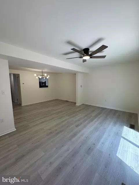 Living - 723 Hemlock St, Salisbury, MD 21804 photo 1 of 3