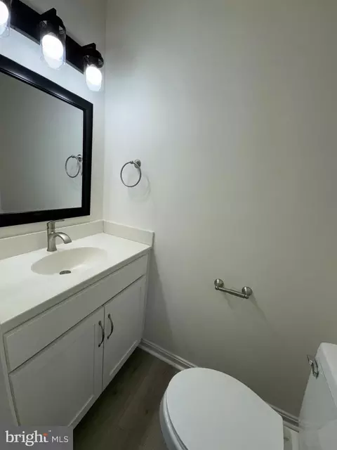Bath - 723 Hemlock St, Salisbury, MD 21804 photo 1 of 4
