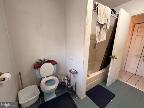 Bath - 5 W Chestnut St, Delmar, MD 21875 photo 1 of 4