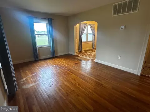 Living - 3871 Meadow Bridge Rd, Salisbury, MD 21804 photo 4 of 6
