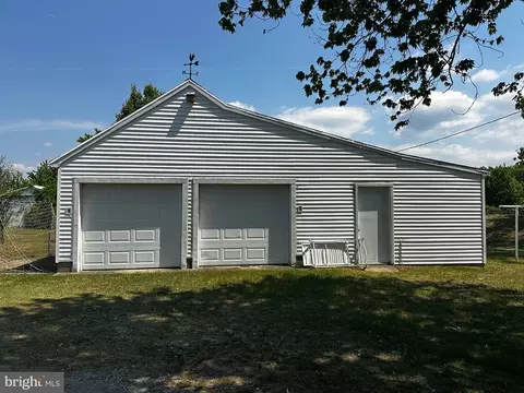 Exterior - 3871 Meadow Bridge Rd, Salisbury, MD 21804 photo 6 of 10