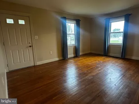 Living - 3871 Meadow Bridge Rd, Salisbury, MD 21804 photo 6 of 6