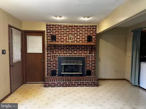Living - 3871 Meadow Bridge Rd, Salisbury, MD 21804 photo 1 of 6