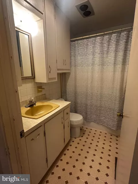 Bath - 3871 Meadow Bridge Rd, Salisbury, MD 21804 photo 1 of 3