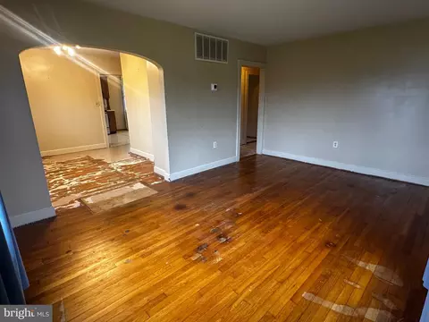 Living - 3871 Meadow Bridge Rd, Salisbury, MD 21804 photo 3 of 6