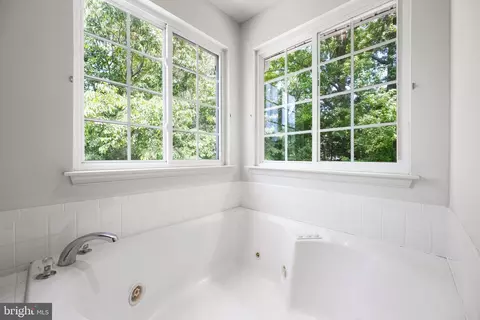 Bath - 8625 Shadow Ln, Delmar, MD 21875 photo 3 of 4