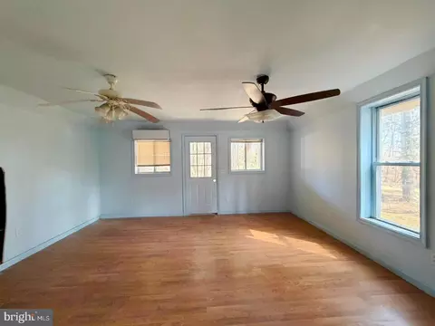 Living - 1709 Emerson Ave, Salisbury, MD 21801 photo 1 of 5