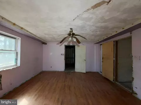 Living - 1709 Emerson Ave, Salisbury, MD 21801 photo 5 of 5