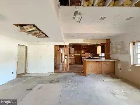 Living - 1709 Emerson Ave, Salisbury, MD 21801 photo 3 of 5