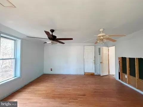 Living - 1709 Emerson Ave, Salisbury, MD 21801 photo 2 of 5