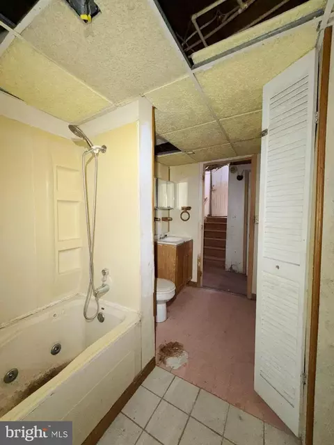 Bath - 1709 Emerson Ave, Salisbury, MD 21801 photo 1 of 6