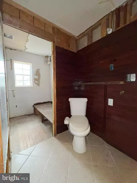 Bath - 1709 Emerson Ave, Salisbury, MD 21801 photo 5 of 6