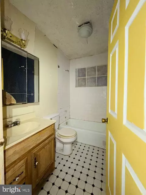 Bath - 1709 Emerson Ave, Salisbury, MD 21801 photo 3 of 6