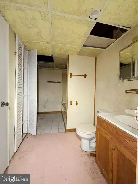 Bath - 1709 Emerson Ave, Salisbury, MD 21801 photo 4 of 6