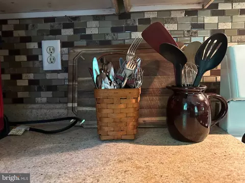 Kitchen - 28407 Old Eden Rd, Eden, MD 21822 photo 2 of 4