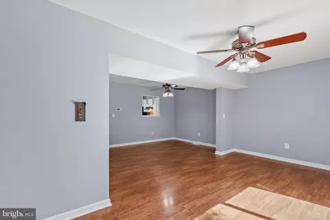 Living - 731 Hemlock St, Salisbury, MD 21804 photo 2 of 3