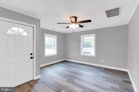 Living - 30536 Bennett Rd, Salisbury, MD 21804 photo 4 of 4