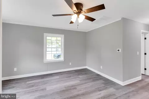 Living - 30536 Bennett Rd, Salisbury, MD 21804 photo 3 of 4
