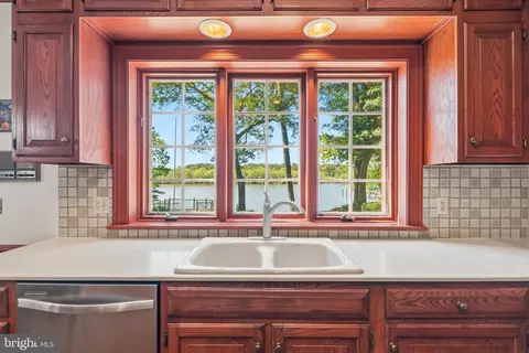 Kitchen - 5396 Nithsdale Dr, Salisbury, MD 21801 photo 2 of 5